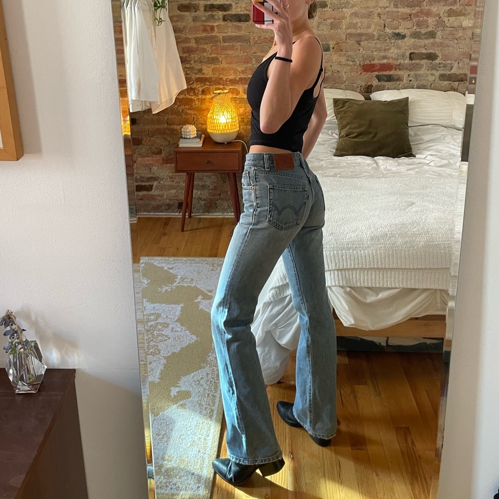 Beautiful EDWIN vintage bootcut mid rise jeans!